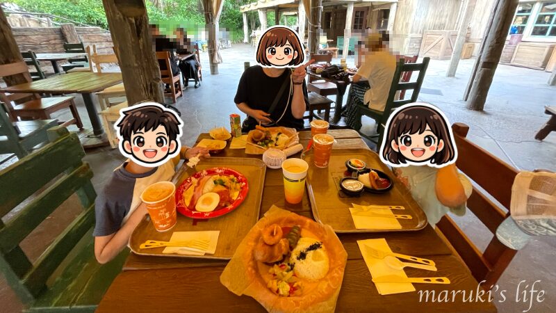 ディズニーシーで家族で食事するテラス席