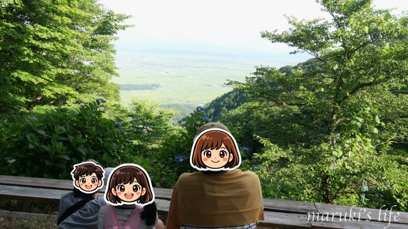夏休みに家族で展望台から景色を眺めた思い出