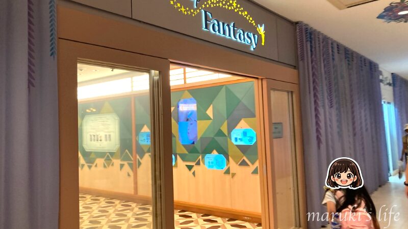 セレブレーションホテルのお土産ショップ入口のデジタル案内