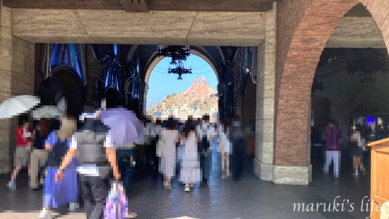 ディズニーシー 入園直後のエントランス付近の様子