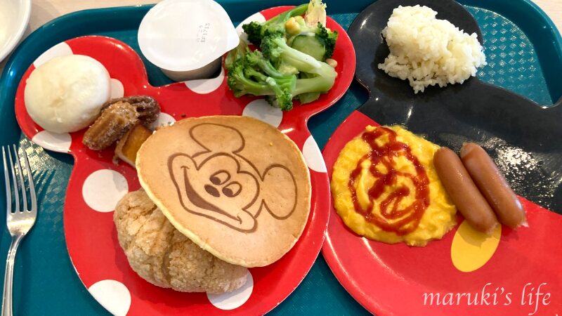 セレブレーションホテルの朝食ミッキー型パンケーキ