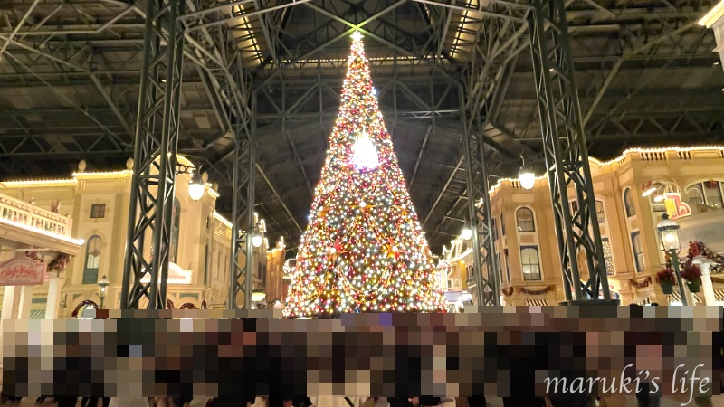 ディズニーランド ワールドバザールのクリスマスツリー
